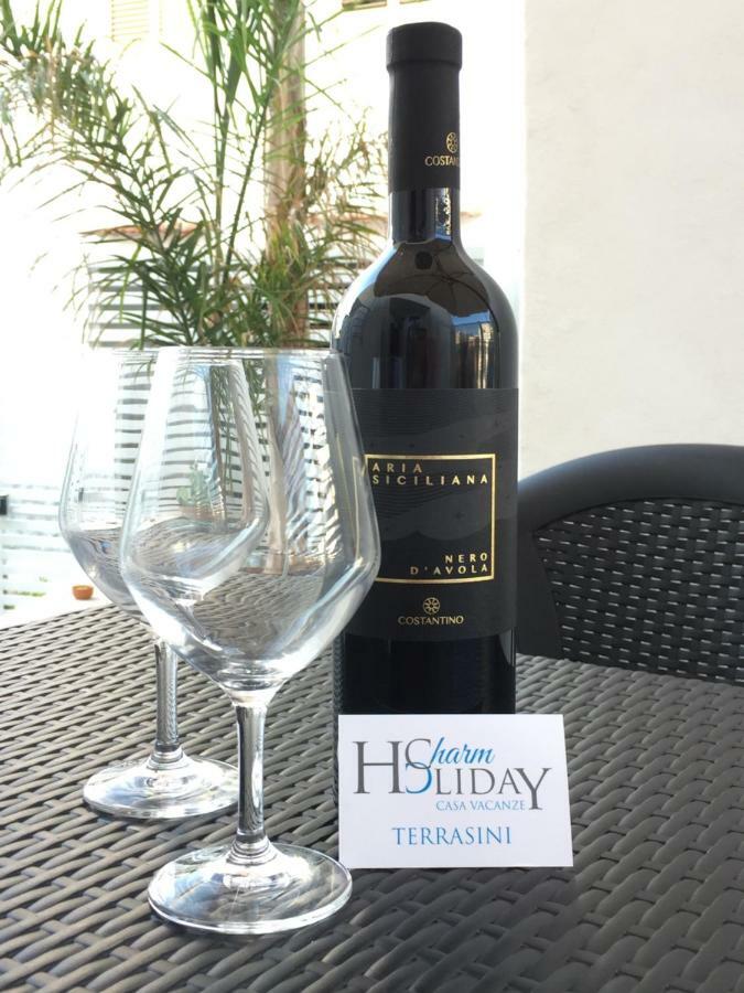 Charm Holiday แตร์ราซีนี ภายนอก รูปภาพ